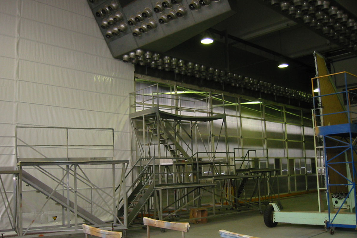 General view: hangar with separation